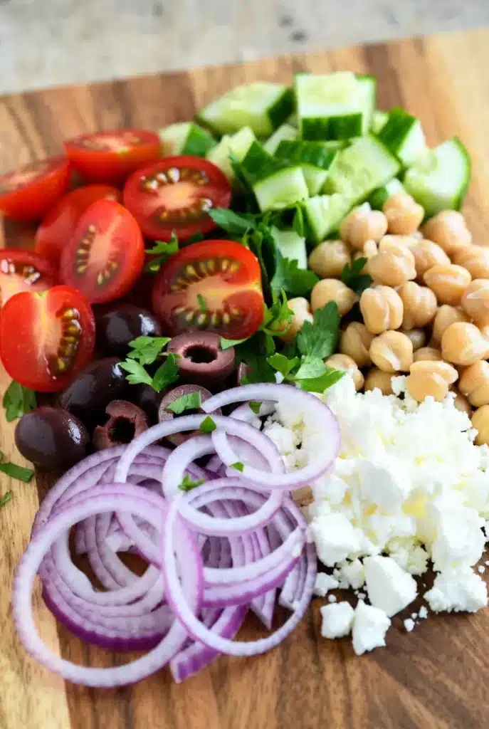Mediterranean chickpea salad calories